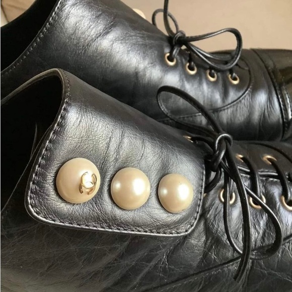 Chanel Calfskin Ankle Boots with Pearl accents Size 39 in box with 2 dust bags - Picture 5 of 9